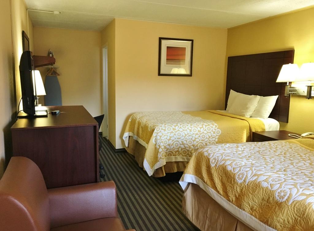 Americas Best Value Inn At Central Valley Room photo